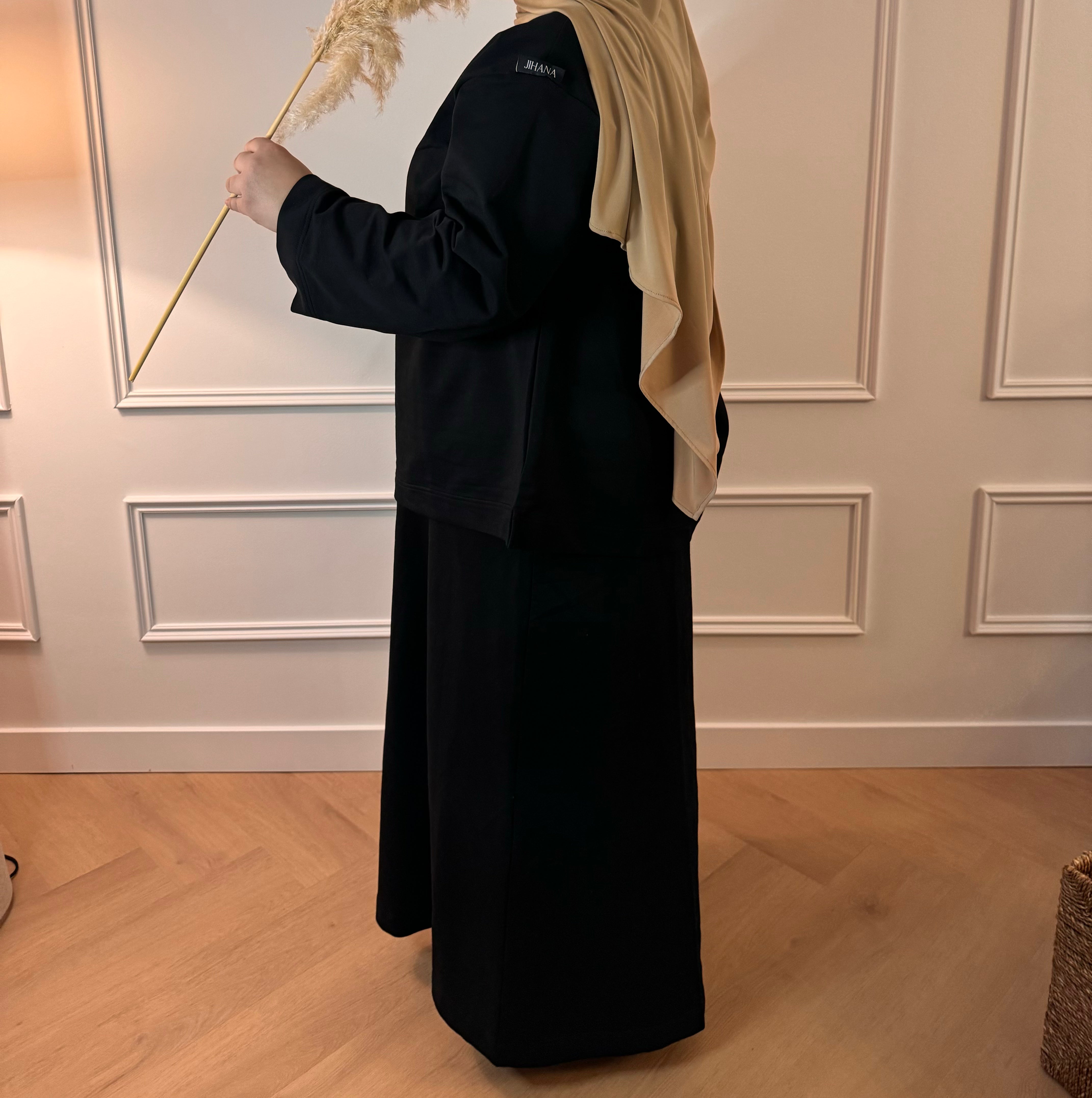 MODEST SET BLACK